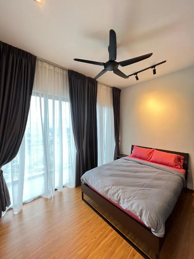 Beacon Executive Suites #Cozyfamilystay #Rooftoppool #16 #10Paxs George Town